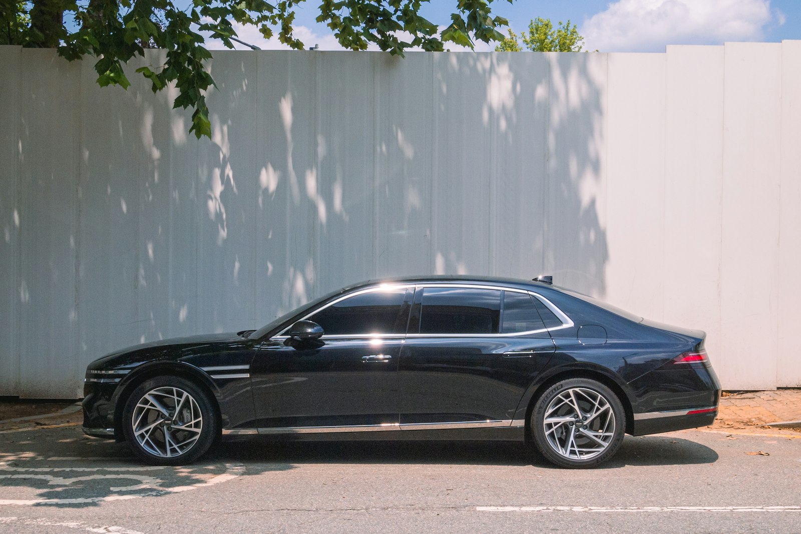 Luxury Sedan & Crossover